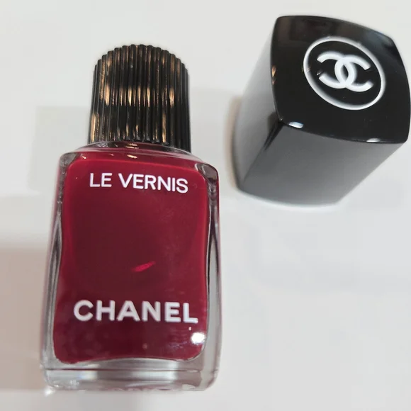 CHANEL MAKEUP BUNDLE:922 PASSION PINK Lip Balm+153 POMPIER Nail Polish New - Picture 7 of 12